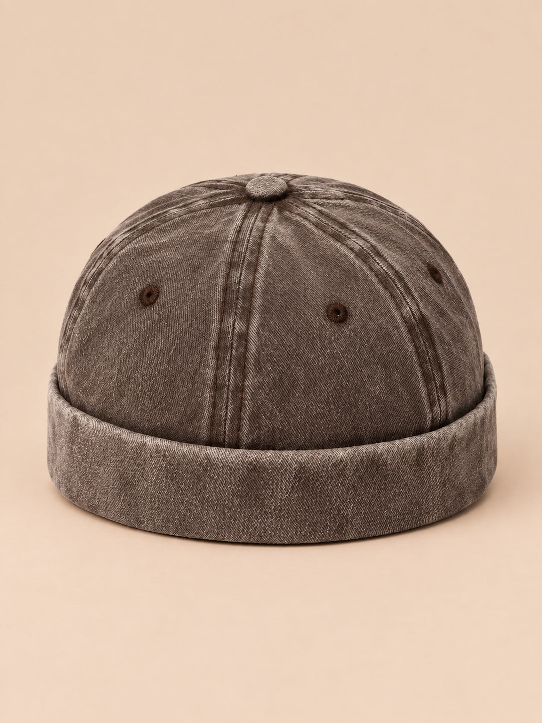 Bonnet marin docker en denim délavé café, vue de face.