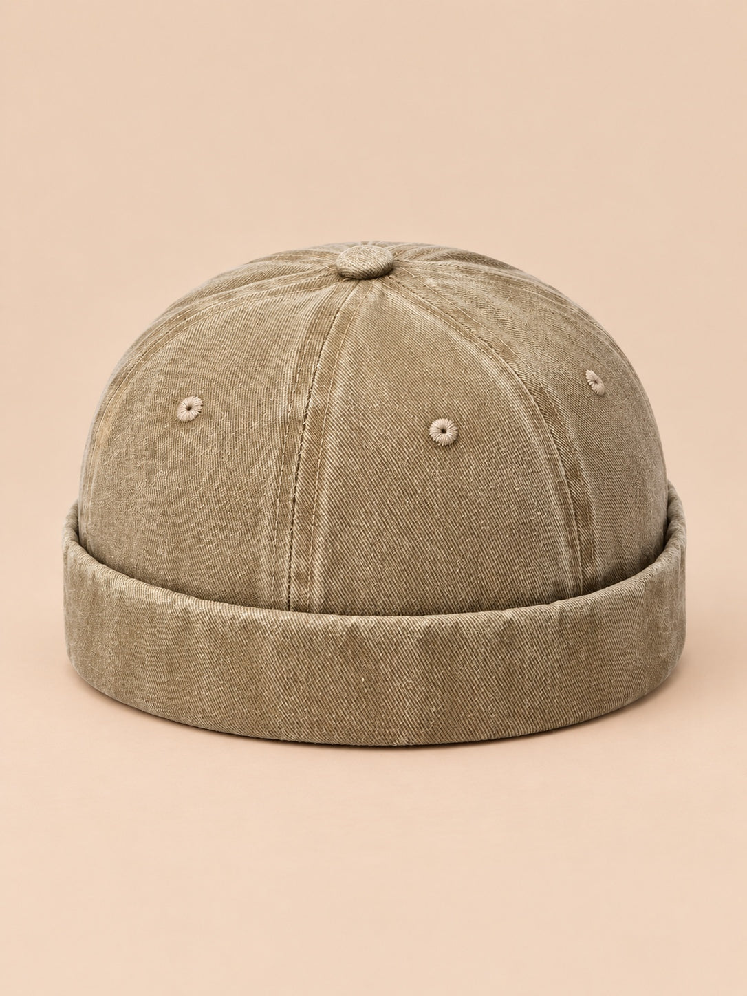 Bonnet marin docker en denim délavé kaki, vue de face.
