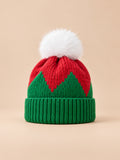 Damen-Weihnachtsmütze mit Zopfmuster, Bommel und Umschlag – Modell 1 in Grün und Rot, Vorderansicht