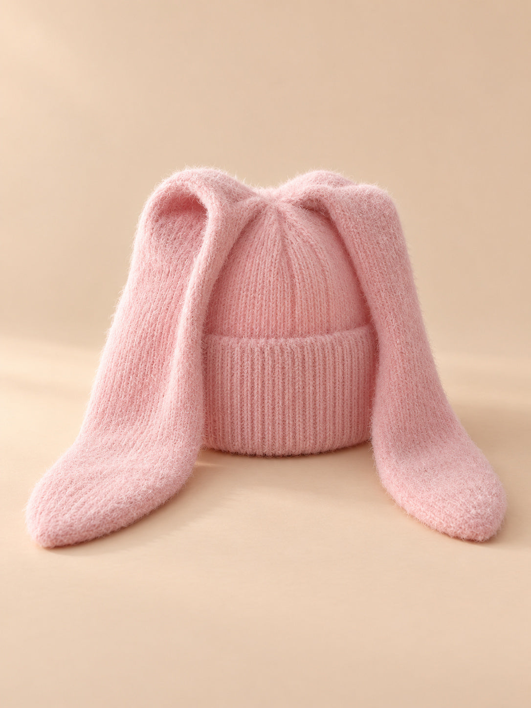 Hasenohren-Mütze für Damen aus gehäkeltem Acryl – Farbvariante Rosa, Ansicht von vorn