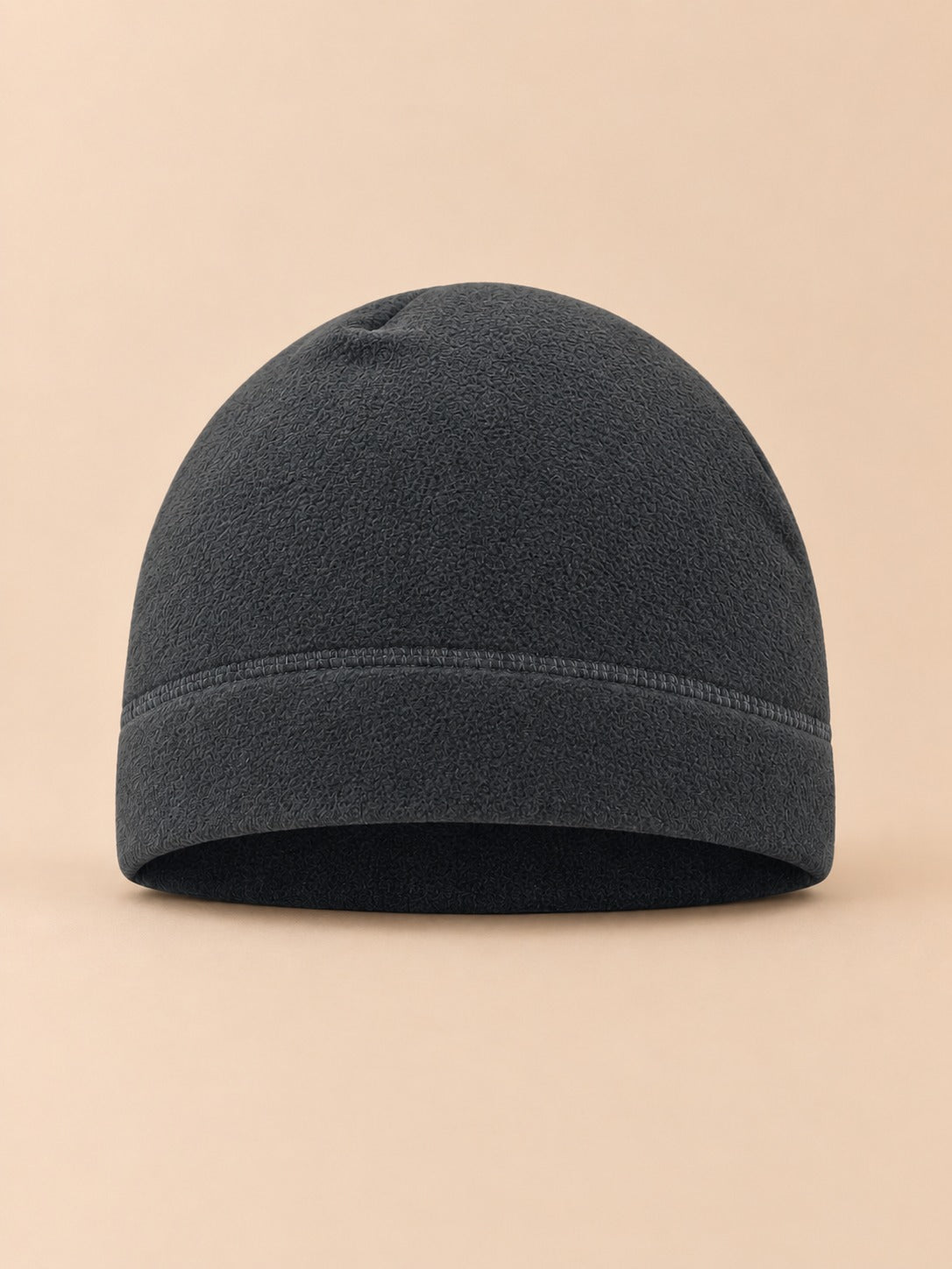 Bonnet polaire coupe-vent pour vélo gris foncé, vue de face sur fond beige