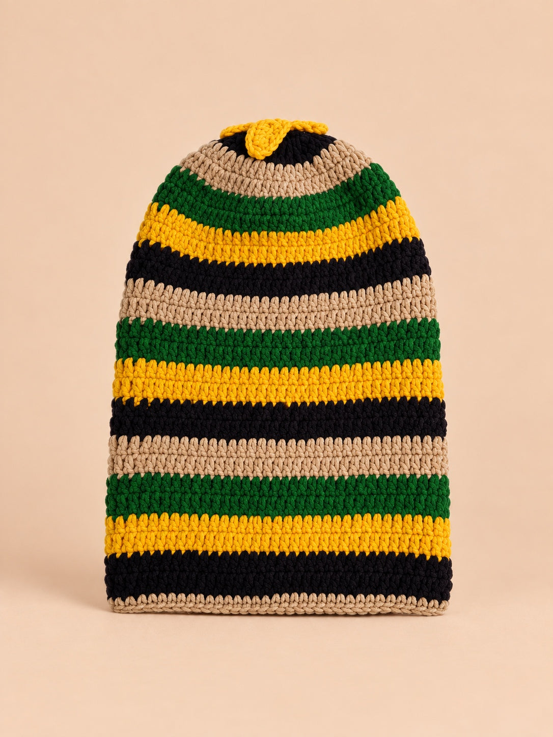 Mehrfarbig gestreifte Rastamütze im Reggae-Stil – Modell 7, Farbvariante Grün / Gelb / Beige / Schwarz, Ansicht von vorn
