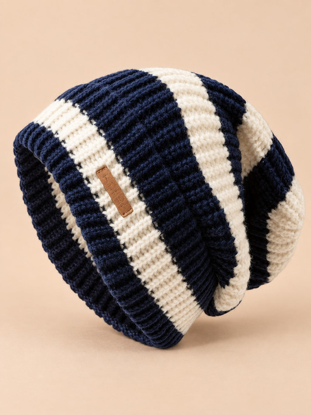 Leichte gestreifte Strickmütze im koreanischen Stil – Marineblau, Dreiviertelansicht