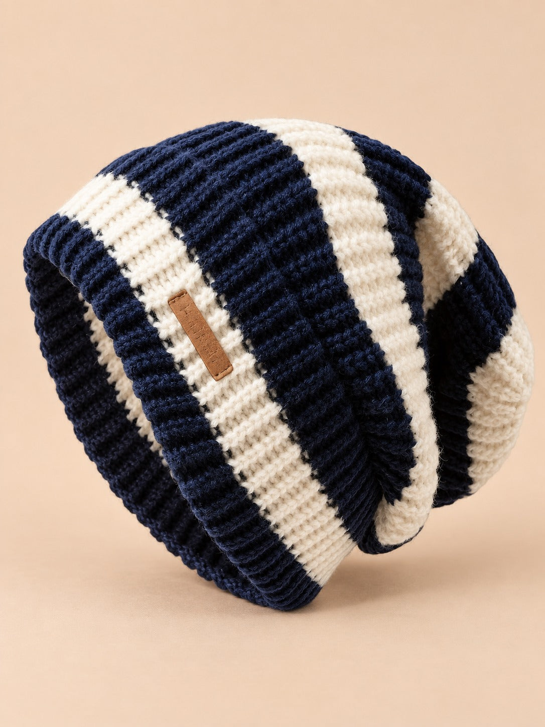 Leichte gestreifte Strickmütze im koreanischen Stil – Marineblau, Dreiviertelansicht