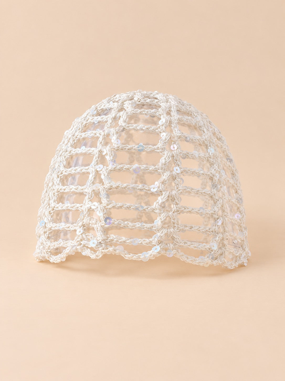 Sommermütze für Damen mit glänzenden Pailletten – Farbvariante Weiß, Ansicht von vorn