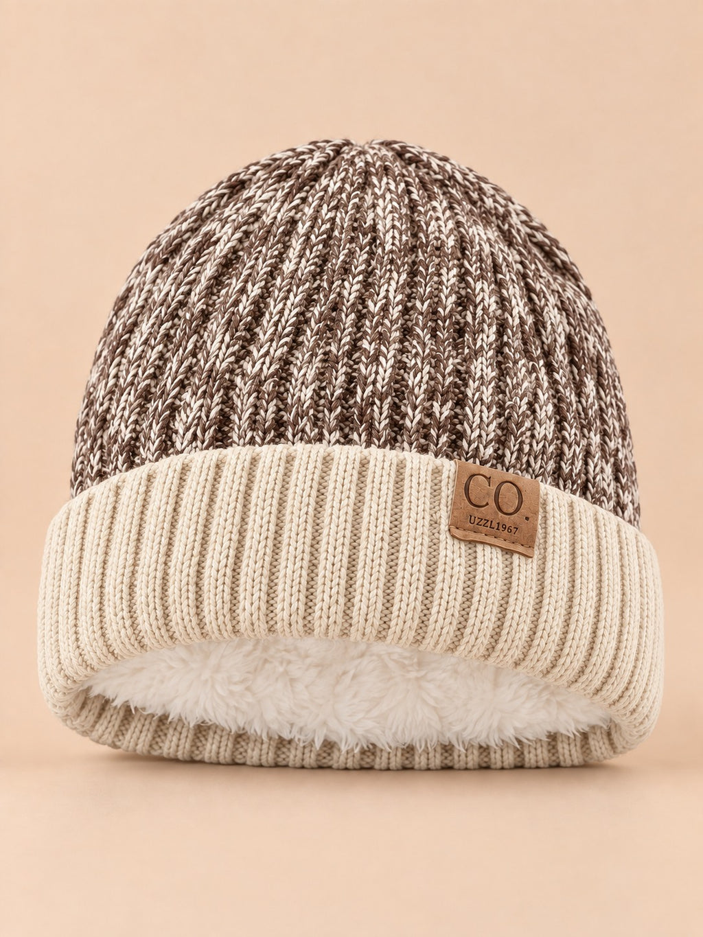 Warme, bequeme Skimütze mit Innenfutter – Farbvariante Khaki / Creme, Ansicht von vorn