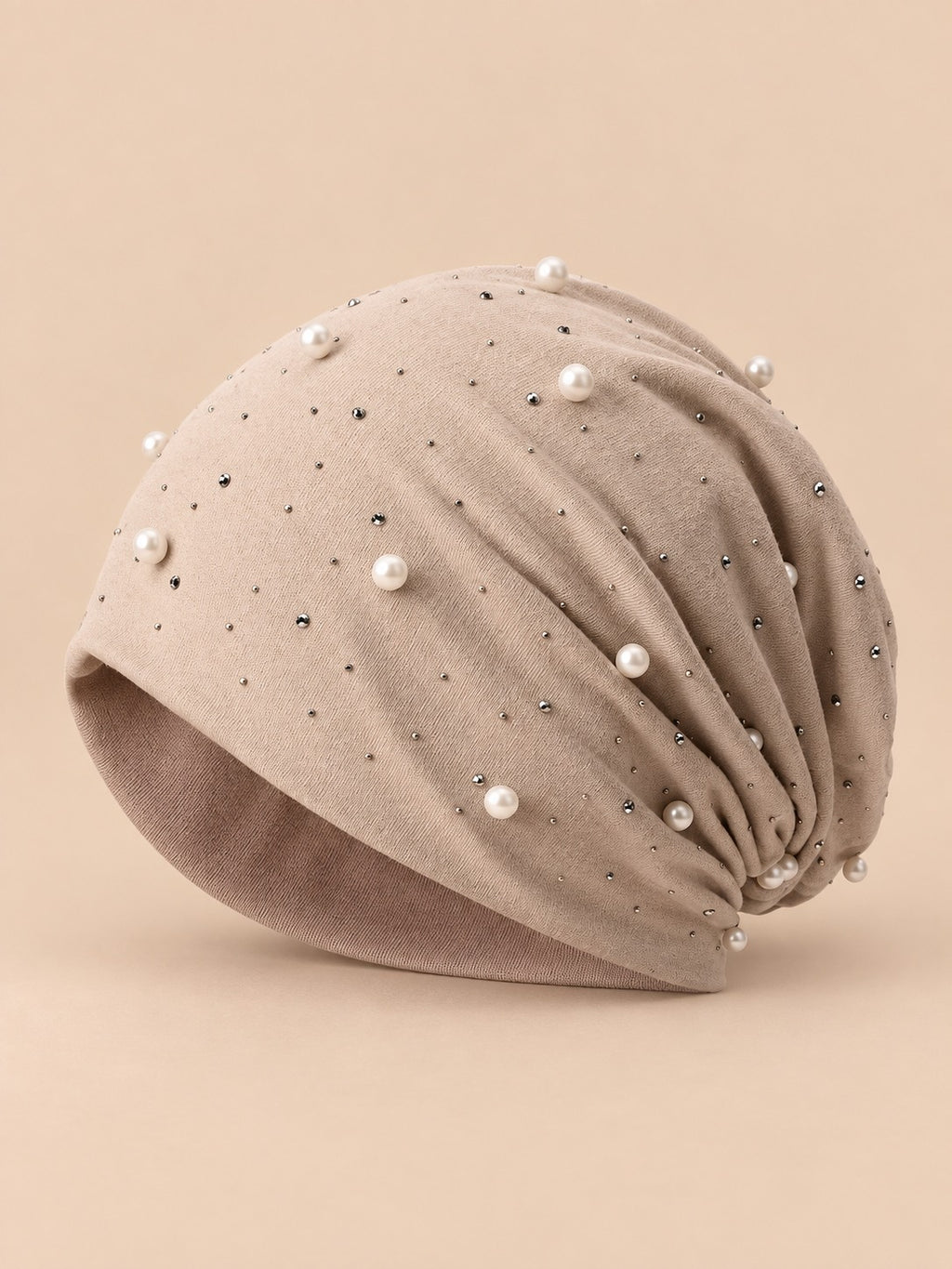 Long Beanie für Damen mit Perlen und Strass – Farbvariante Beige, Ansicht von vorn