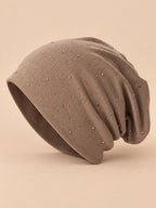 Long Beanie für Damen aus Baumwollmischung mit Strass – Farbvariante Hellbraun, Dreiviertelansicht