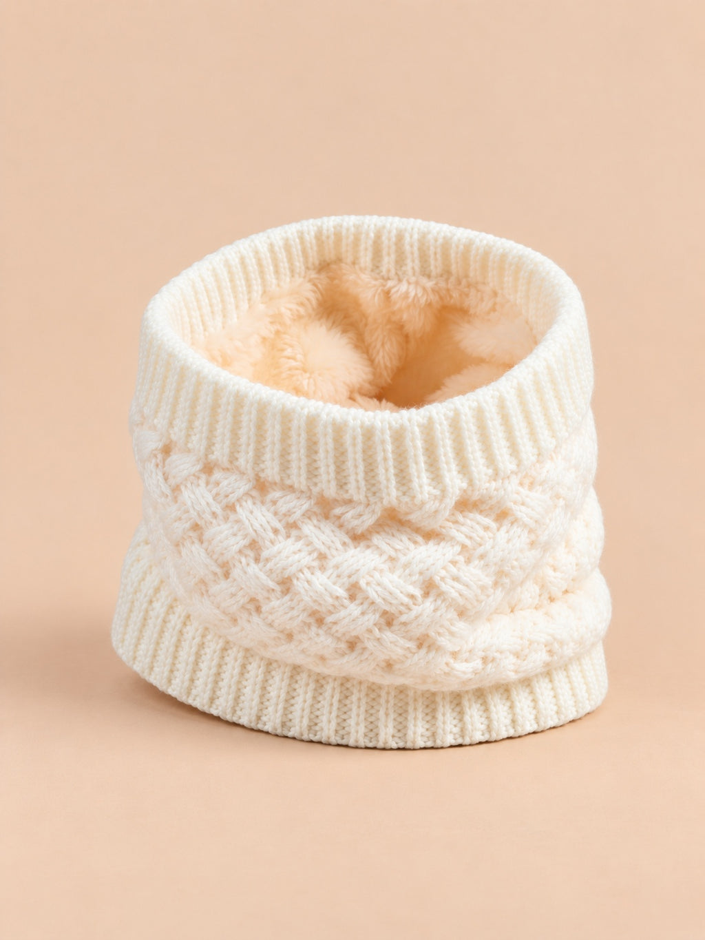 Dicker, weicher Winterschal im koreanischen Stil – Farbvariante Beige, Dreiviertelansicht