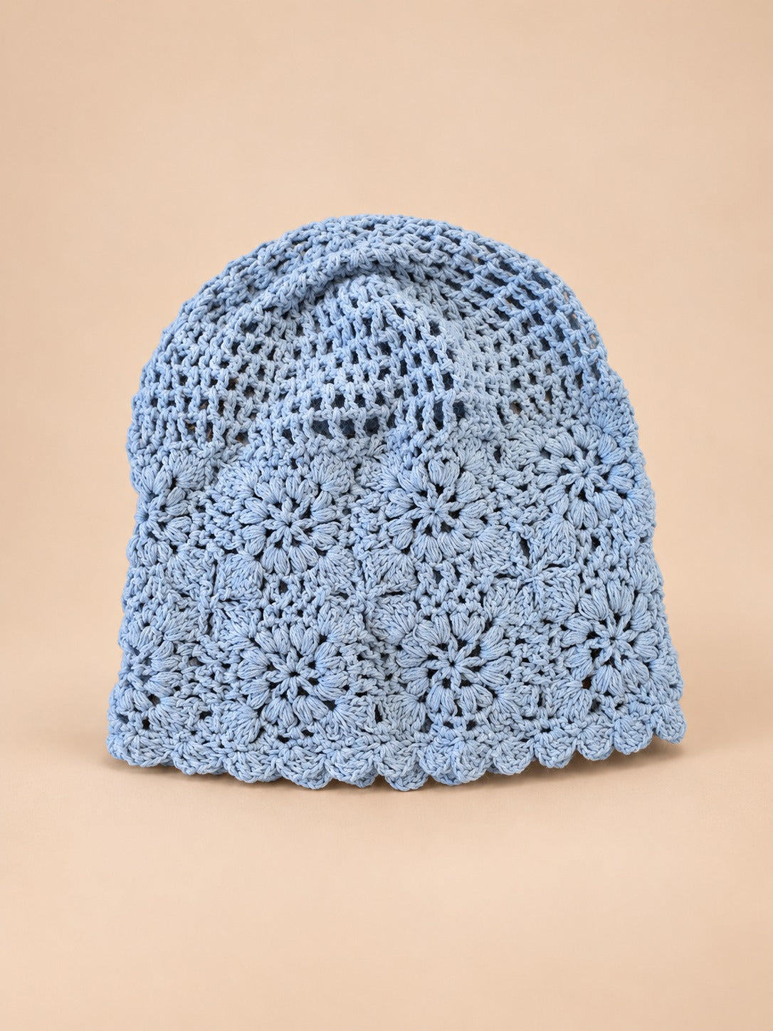 Bonnet turban ajouré au crochet, bleu, vue de face