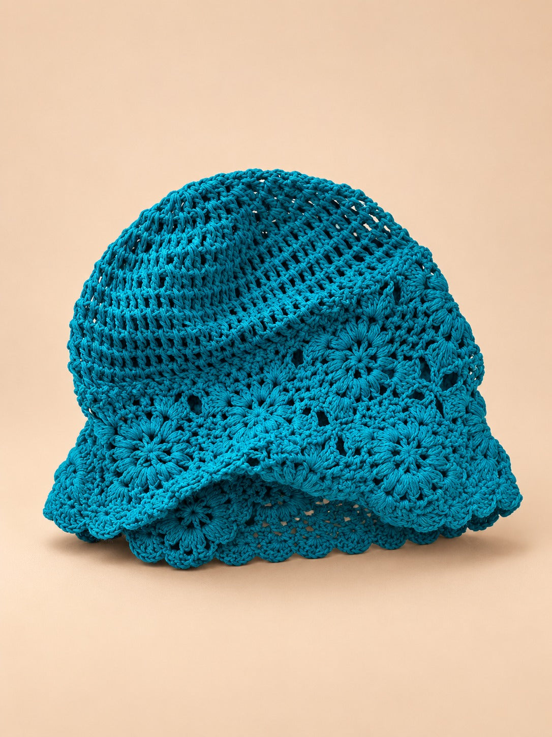 Bonnet turban ajouré au crochet, bleu foncé, vue de face
