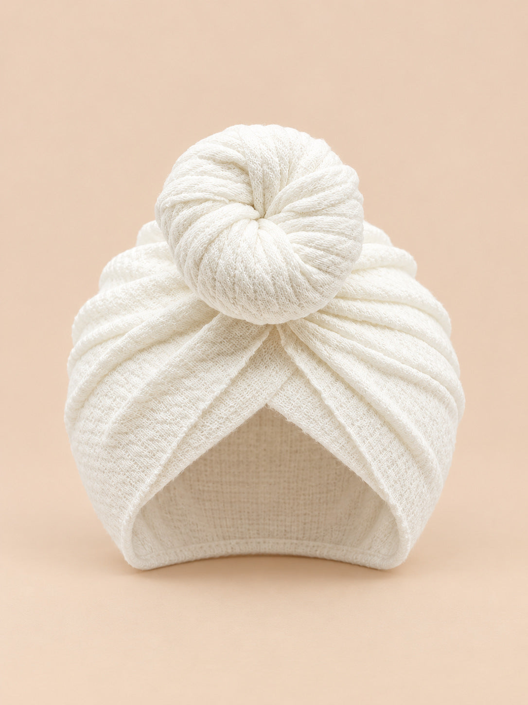 Baby-Turbanmütze für Mädchen mit Knoten im Mutter-Kind-Partnerlook – Farbvariante Weiß, Ansicht von vorn