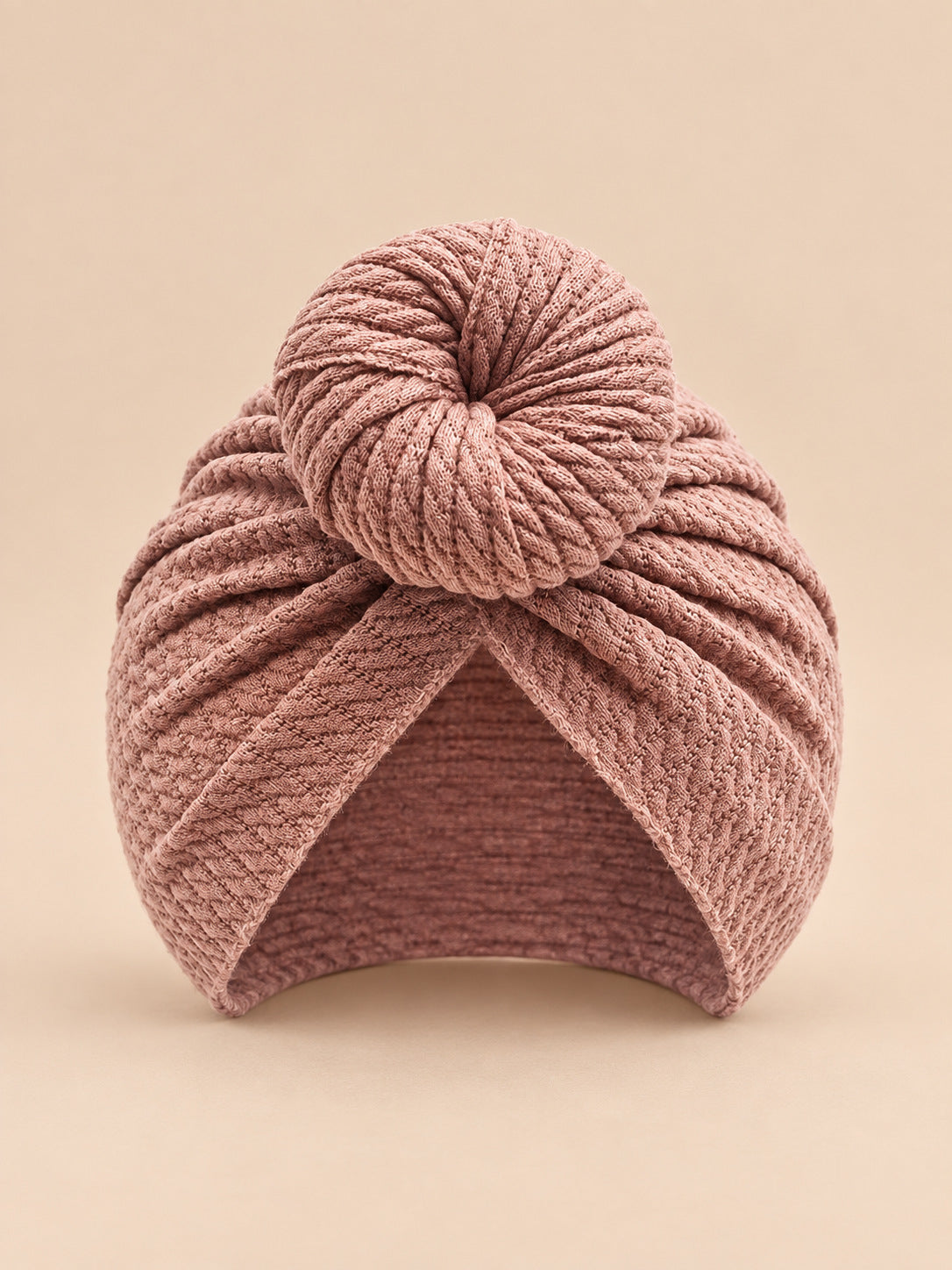 Baby-Turbanmütze für Mädchen mit Knoten im Mutter-Kind-Partnerlook – Farbvariante Altrosa, Ansicht von vorn