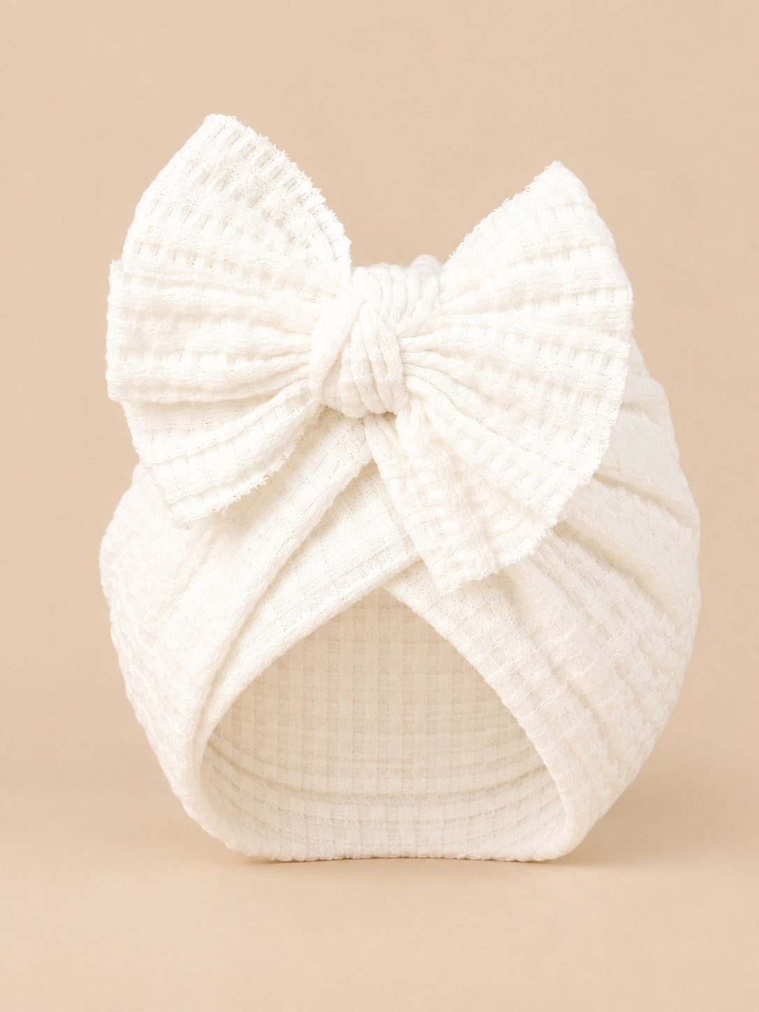 Baby-Turbanmütze für Mädchen aus Baumwollstrick mit Knoten – Farbvariante Weiß, Ansicht von vorn