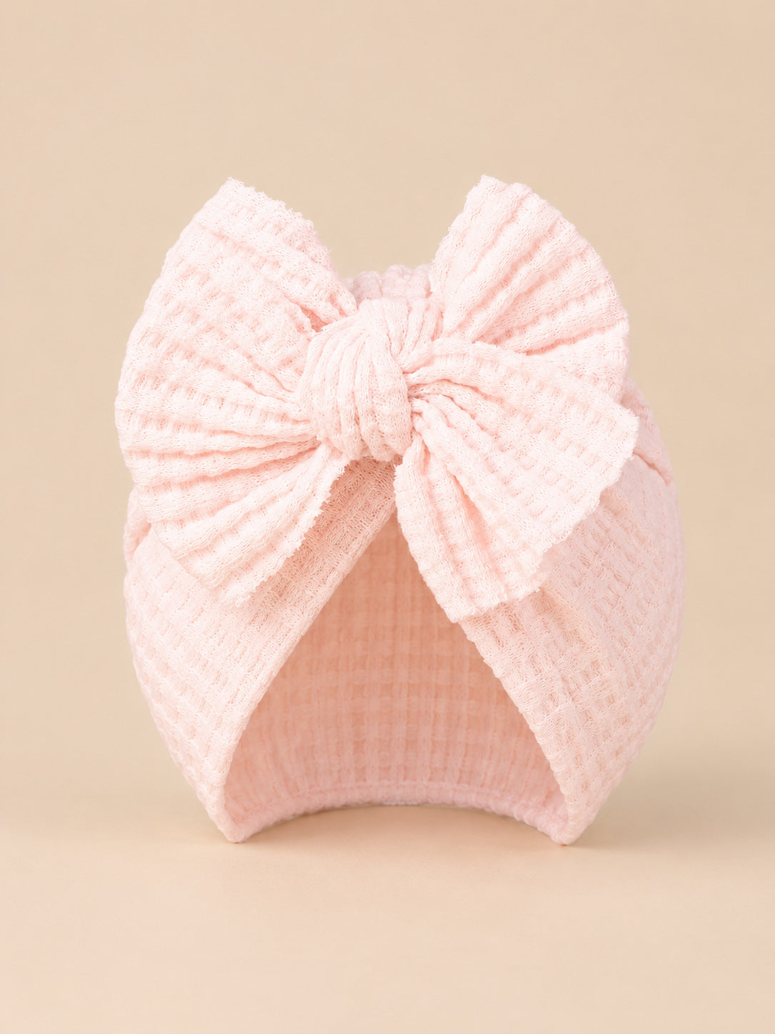 Baby-Turbanmütze für Mädchen aus Baumwollstrick mit Knoten – Farbvariante Hellrosa, Ansicht von vorn